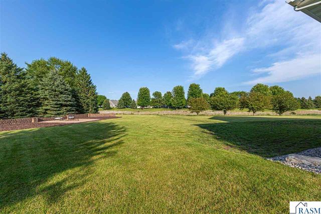 120 Callaway Court, Mankato, MN 56001