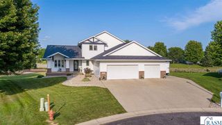 120 Callaway Court, Mankato, MN 56001