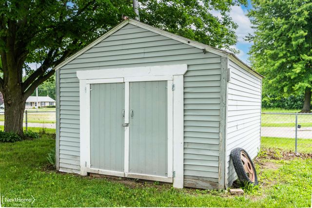 6144 E Atherton Road, Burton, MI 48519