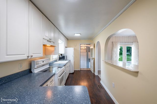 6144 E Atherton Road, Burton, MI 48519