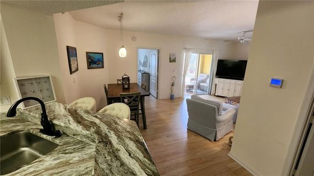 5090 Fairways Circle H202, Vero Beach, FL 32967