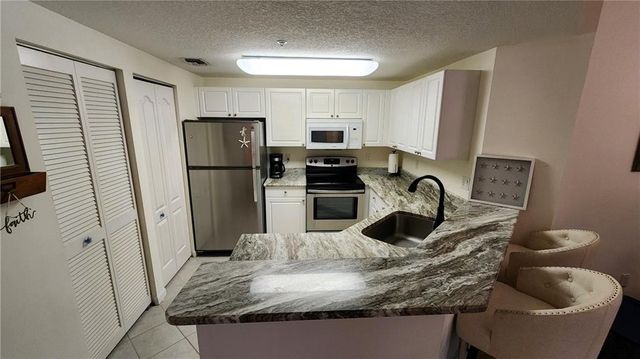 5090 Fairways Circle H202, Vero Beach, FL 32967