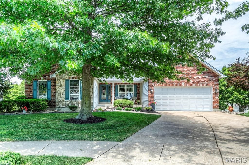 1903 Bonnie Brook Lane, Wentzville, MO 63385