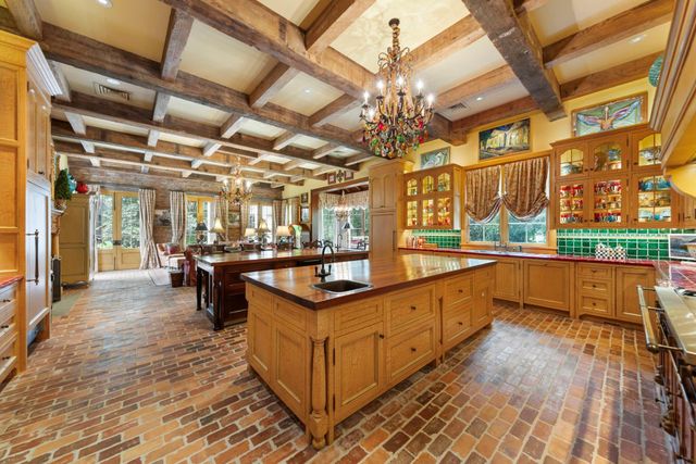 2 Grand Colonial Drive, The Woodlands, TX 77382