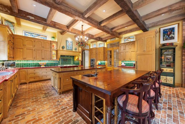 2 Grand Colonial Drive, The Woodlands, TX 77382