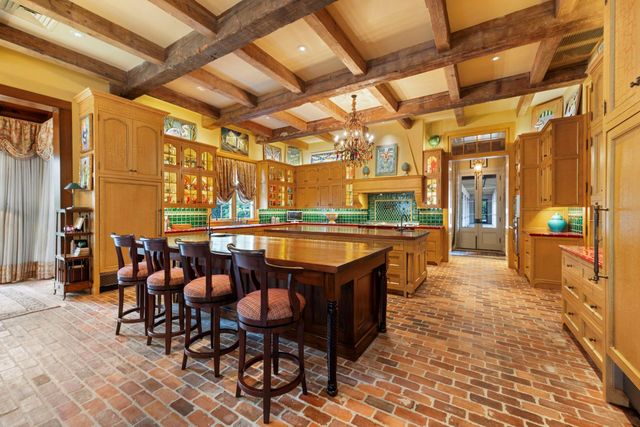 2 Grand Colonial Drive, The Woodlands, TX 77382