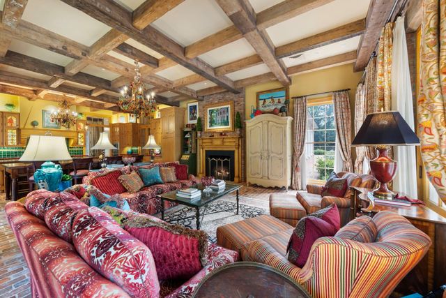 2 Grand Colonial Drive, The Woodlands, TX 77382