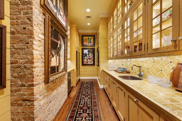 2 Grand Colonial Drive, The Woodlands, TX 77382