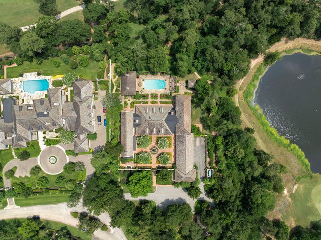 2 Grand Colonial Drive, The Woodlands, TX 77382