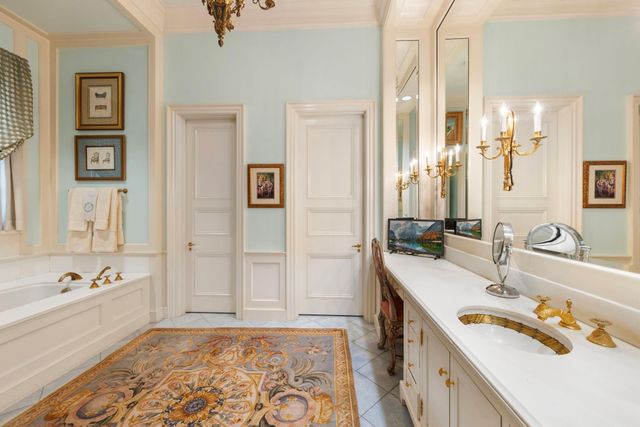 2 Grand Colonial Drive, The Woodlands, TX 77382