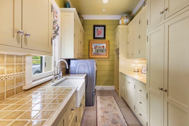 2 Grand Colonial Drive, The Woodlands, TX 77382