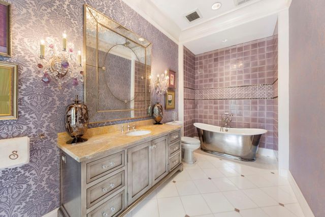 2 Grand Colonial Drive, The Woodlands, TX 77382