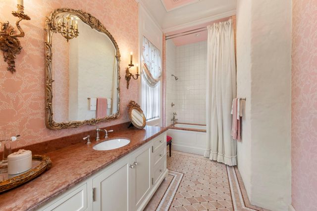 2 Grand Colonial Drive, The Woodlands, TX 77382