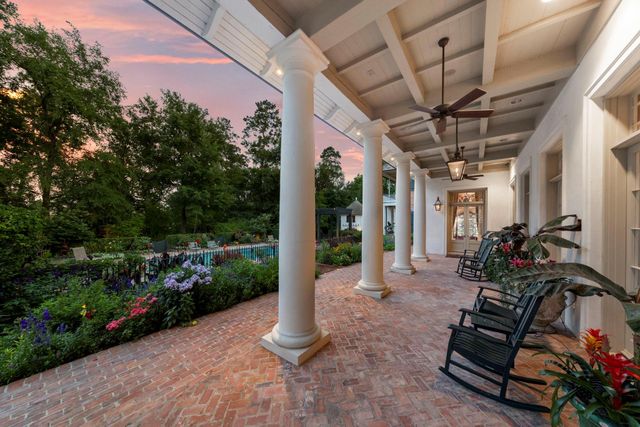 2 Grand Colonial Drive, The Woodlands, TX 77382