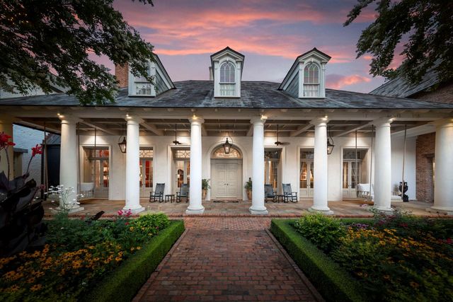 2 Grand Colonial Drive, The Woodlands, TX 77382