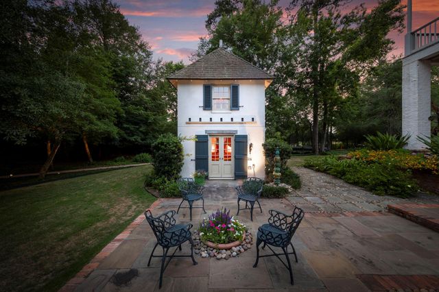 2 Grand Colonial Drive, The Woodlands, TX 77382