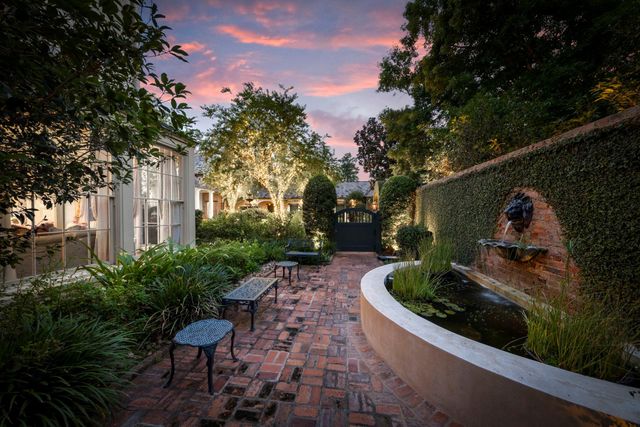 2 Grand Colonial Drive, The Woodlands, TX 77382