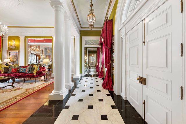 2 Grand Colonial Drive, The Woodlands, TX 77382