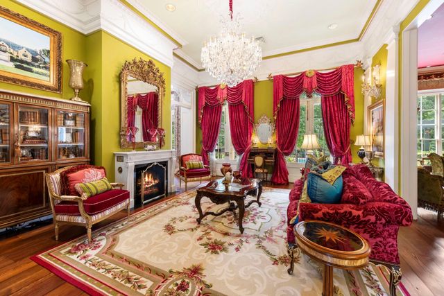 2 Grand Colonial Drive, The Woodlands, TX 77382