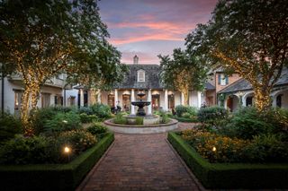 2 Grand Colonial Drive, The Woodlands, TX 77382