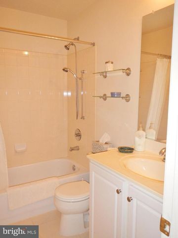 2012 GALLOWS TREE CT, Vienna, VA 22182