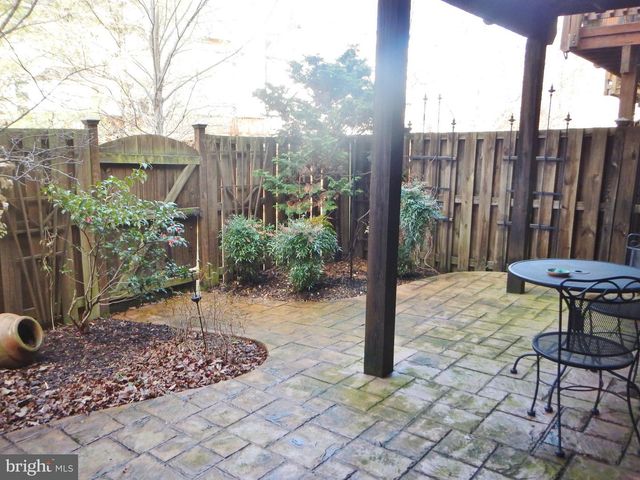 2012 GALLOWS TREE CT, Vienna, VA 22182