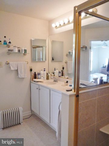 2012 GALLOWS TREE CT, Vienna, VA 22182