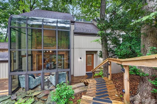 11355 Cragwold Road, Sunset Hills, MO 63122
