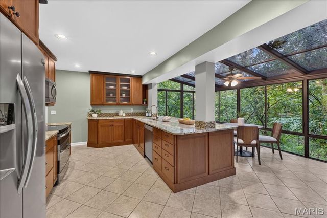 11355 Cragwold Road, Sunset Hills, MO 63122