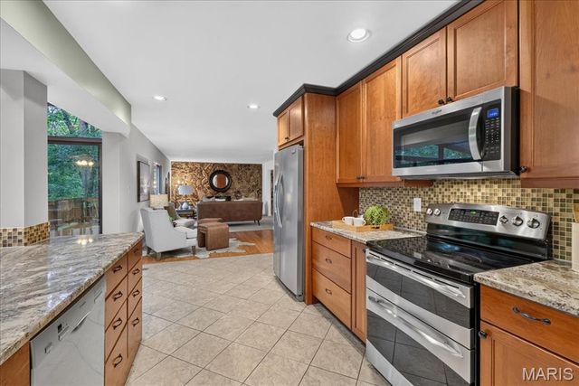 11355 Cragwold Road, Sunset Hills, MO 63122