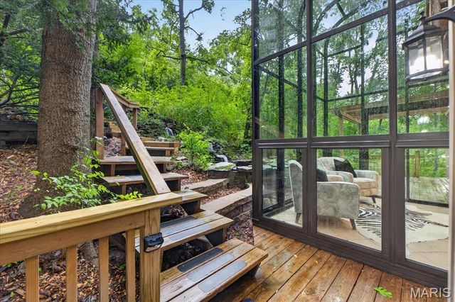 11355 Cragwold Road, Sunset Hills, MO 63122