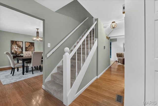11355 Cragwold Road, Sunset Hills, MO 63122