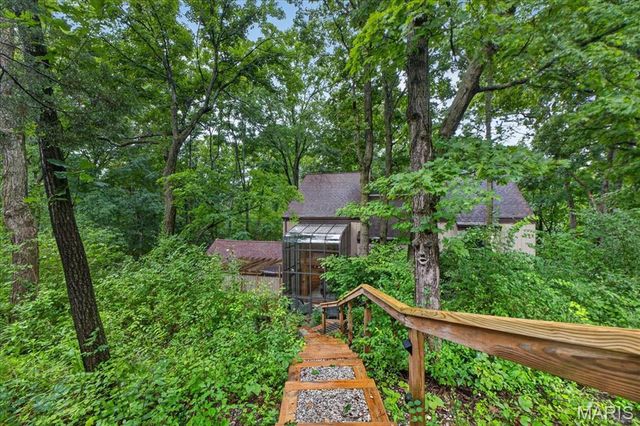 11355 Cragwold Road, Sunset Hills, MO 63122