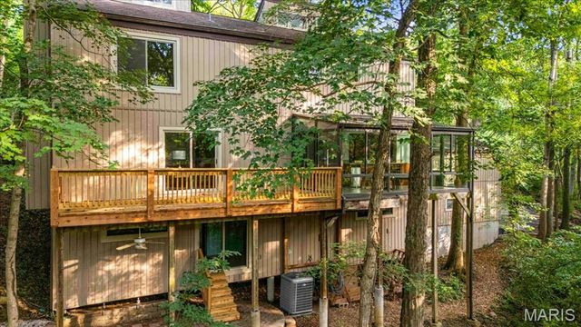 11355 Cragwold Road, Sunset Hills, MO 63122