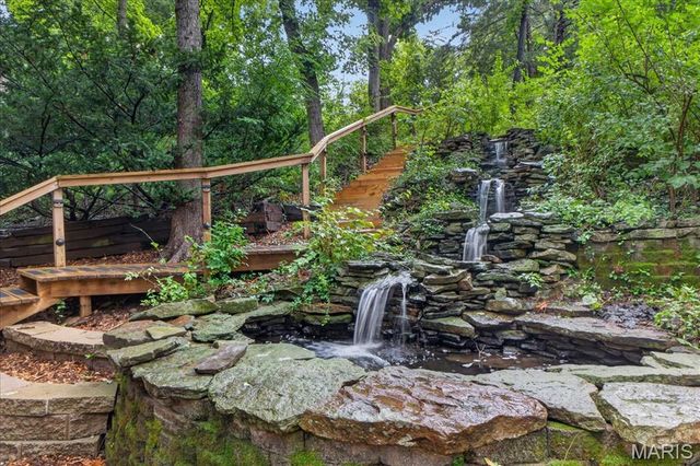 11355 Cragwold Road, Sunset Hills, MO 63122