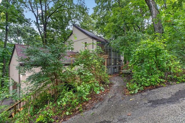 11355 Cragwold Road, Sunset Hills, MO 63122