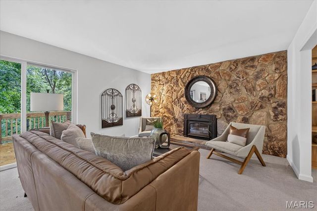11355 Cragwold Road, Sunset Hills, MO 63122