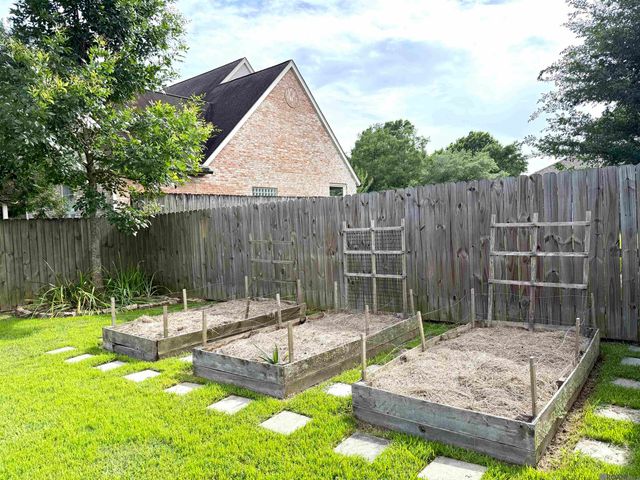 1406 Cottonwood Dr, Denham Springs, LA 70726