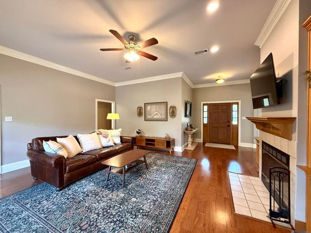 1406 Cottonwood Dr, Denham Springs, LA 70726