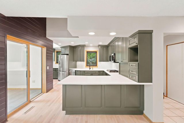3601 Prestige Lane, Minnetonka, MN 55305