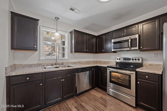 426 Boysenberry Lane, Hubert, NC 28539