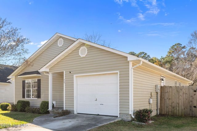 426 Boysenberry Lane, Hubert, NC 28539