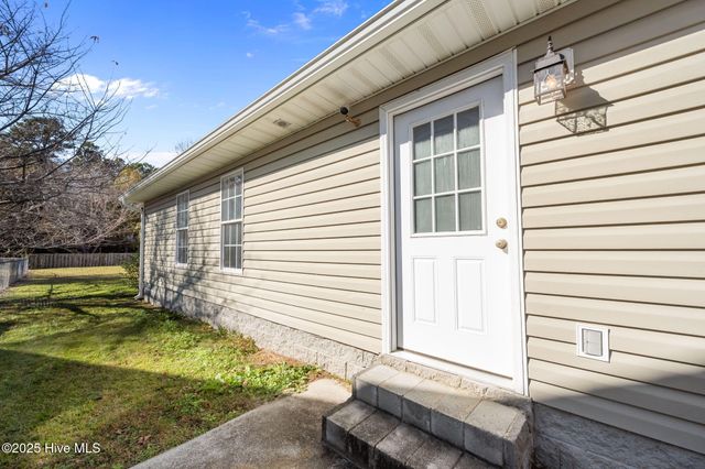 426 Boysenberry Lane, Hubert, NC 28539