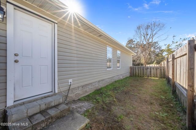 426 Boysenberry Lane, Hubert, NC 28539