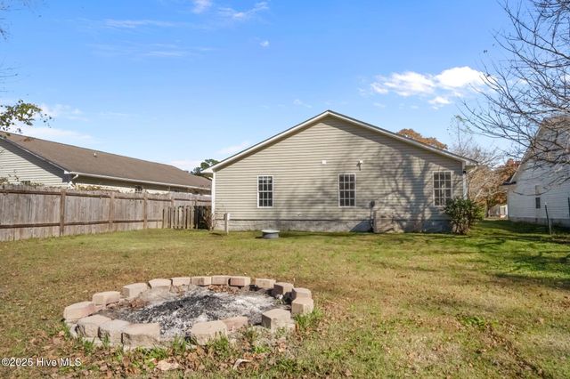 426 Boysenberry Lane, Hubert, NC 28539