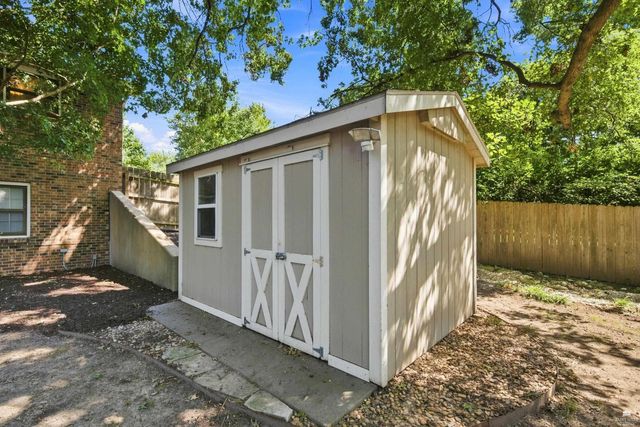 921 DeHoff Dr., Manhattan, KS 66502