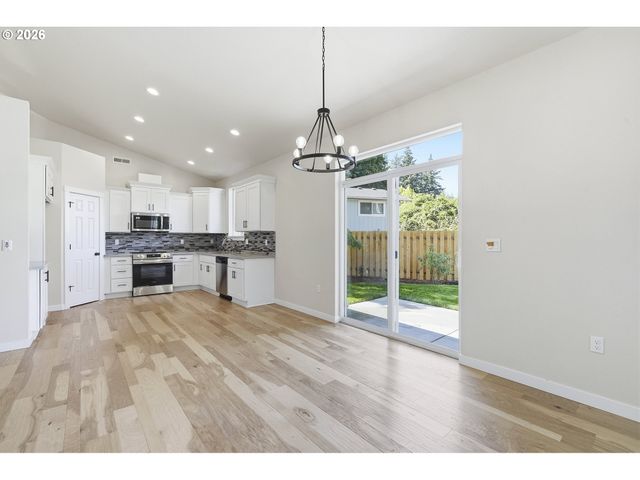 3905 Se 147th Ave, Portland, OR 97236