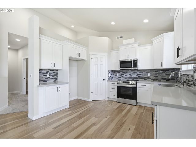 3905 Se 147th Ave, Portland, OR 97236