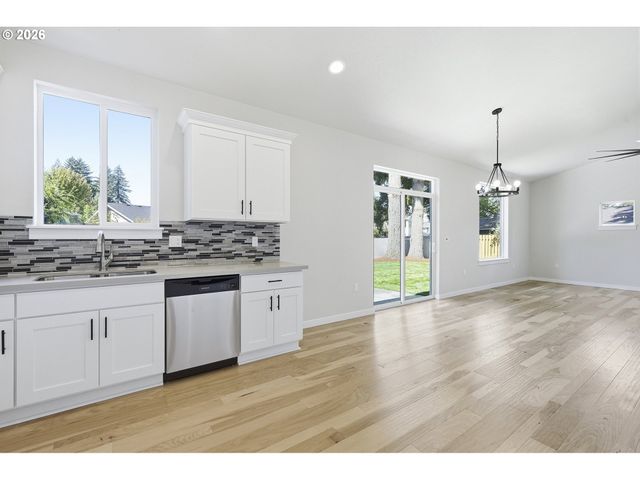 3905 Se 147th Ave, Portland, OR 97236
