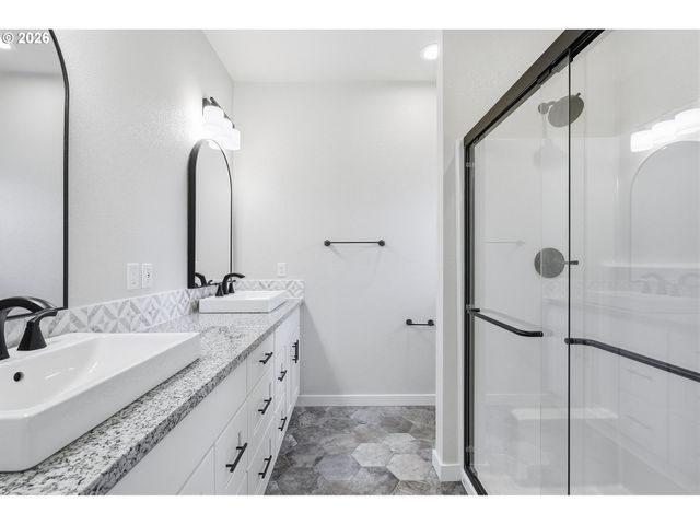 3905 Se 147th Ave, Portland, OR 97236